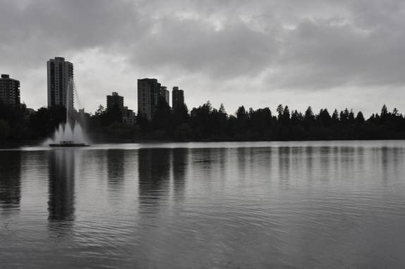 Parece o Ibirapuera, mas é o Stanley Park, em Vancouver, no Canadá